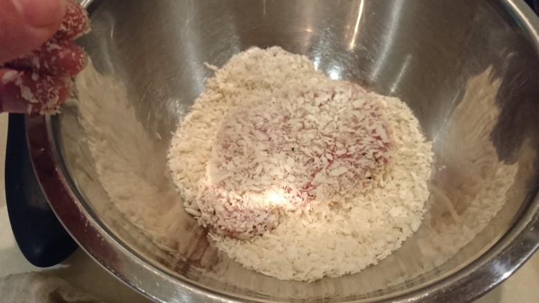 日式炸豬排とんかつ,再均勻的裹上麵包粉