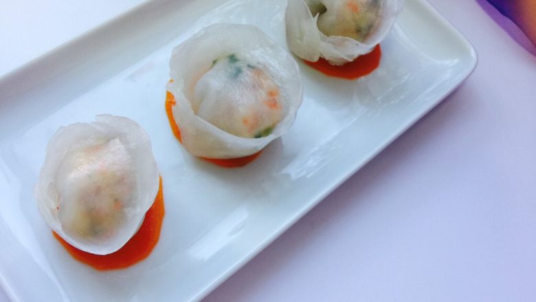🦐水晶虾饺🦐,出锅的水晶虾饺 可以抹上薄薄的油 