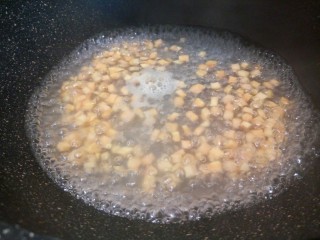 红薯粥,煮至番薯丁透明就可以盛出来