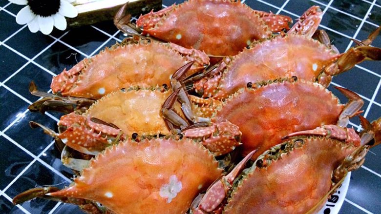 清蒸海飞蟹,正好到了季节，海飞蟹这个时候特别鲜美