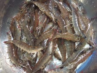 蒜蓉铁板虾,主料：明虾500g