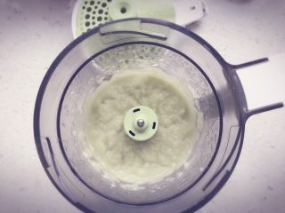 酪梨小饼🥑 宝宝辅食,用辅食机搅打成果泥