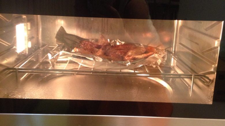 義式烤雞翅,補一張烤箱內的照片，120度/10分鐘即可