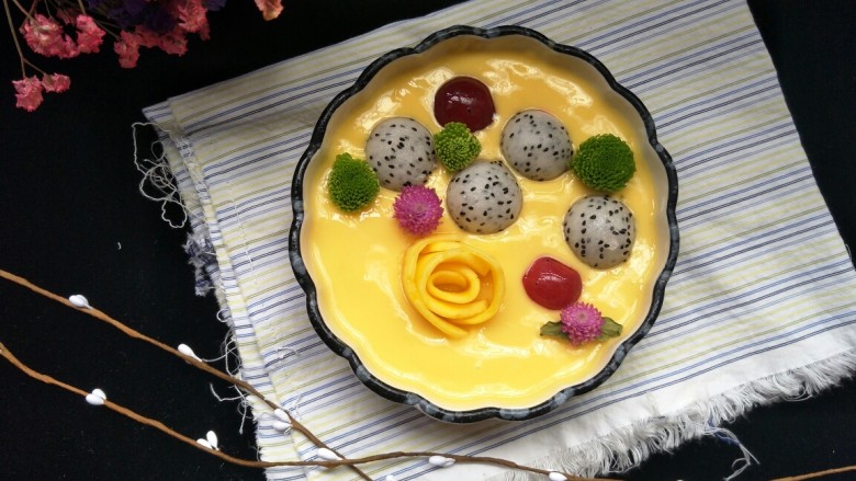 #网红甜点DIY家庭手做#芒果花思慕雪碗,一款超颜值高美味的芒果花思慕雪碗，营养健康，补充多种维生素。一定会让大家爱不释手的。赶紧学习吧