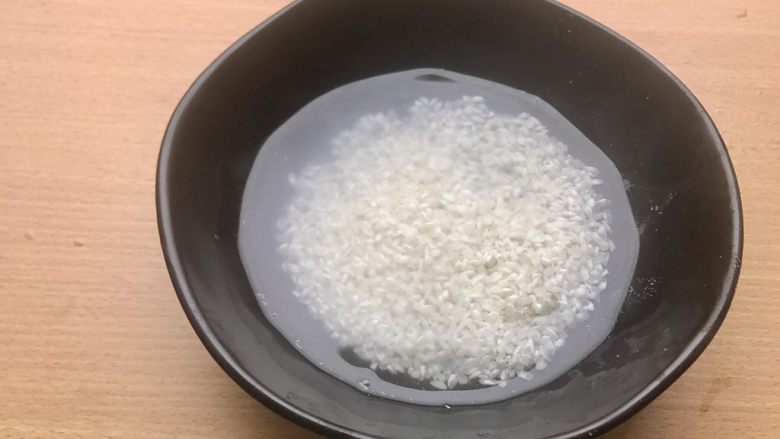 香甜米饭-如何蒸好一碗饭,就这样腌米腌至少15分钟，最好要二十分钟。