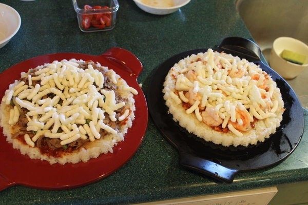 香甜米飯+米披萨,铺上莫札瑞拉吉士。