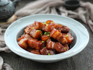 红烧肉炖土豆,成品图
