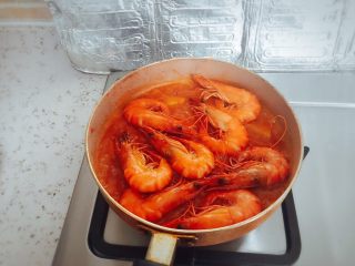 《中餐厅》之茄汁大虾,并加入适量温水，可依情况加糖或盐