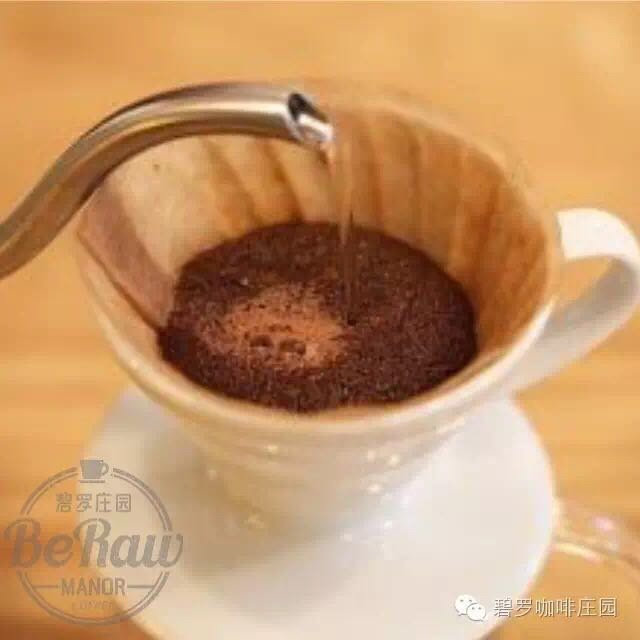 桂蜜咖啡,倒入50ml88度——92度的纯净热水，具体温度根据大家使用的咖啡豆决定，闷蒸20‘；