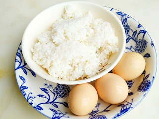 黄金炒饭,食材:大米饭，鸡蛋。