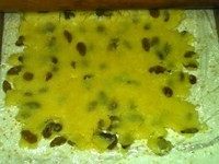 葡萄干酥饼,用擀面杖擀成约0.6厘米厚的片