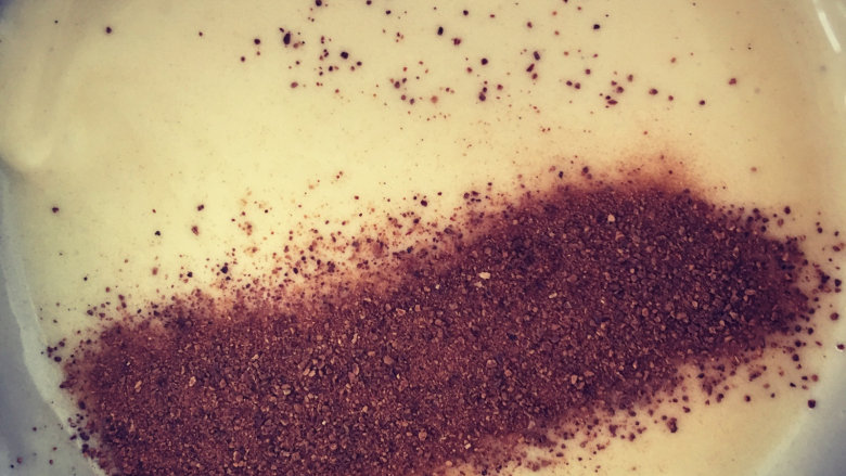 咖啡樱桃pancake,过筛加入适量碧罗庄园咖啡樱桃烘焙粉；