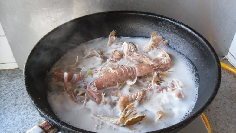 黄酒皮皮虾, 旺火煮1分钟
