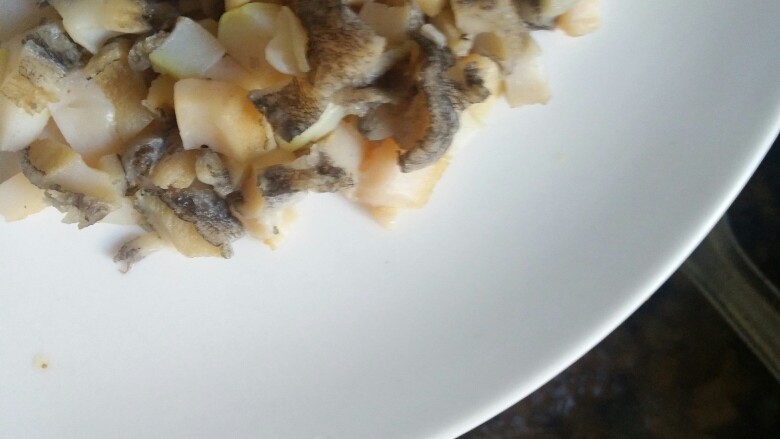 花样面条+鲍鱼木耳土豆焖面,加入鲍鱼丁。