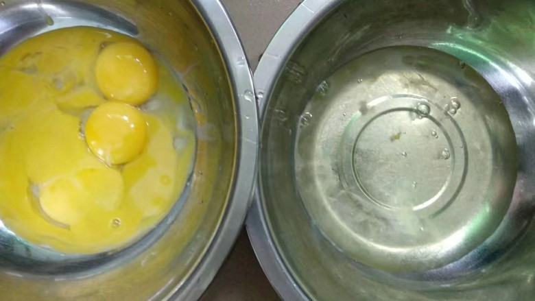 斑马纹戚风蛋糕（8寸版）,蛋黄，蛋白分离。