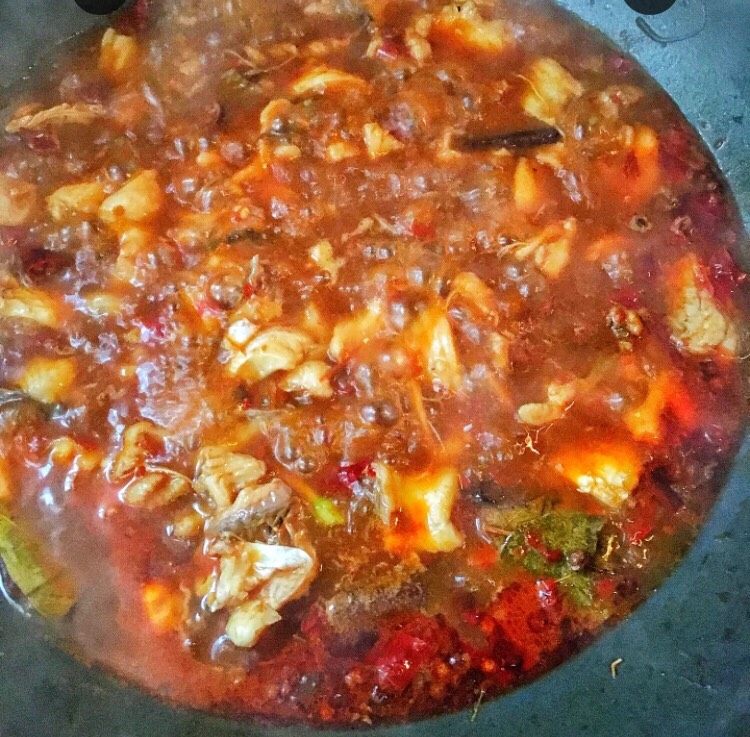 麻辣水煮鱼片,这是汤变得浓稠，入味，即可出锅盛入碗里