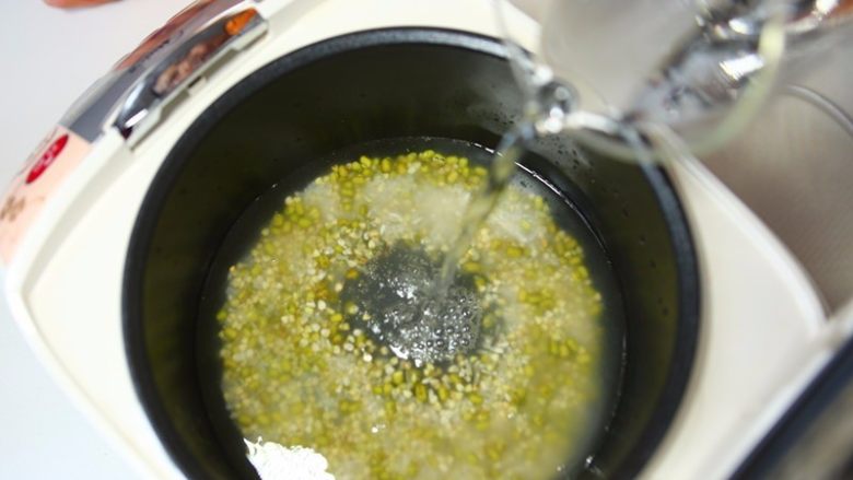 绿豆荞麦粥-带带,加入清水