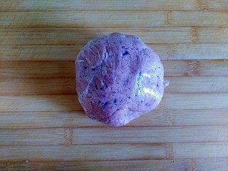 宝贝开口笑之紫薯夹心酱饼干,包保鲜膜放冰箱冷藏30-40分钟