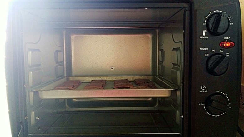 宝贝开口笑之紫薯夹心酱饼干,烤箱中层，上下火170度25分钟，再转148度5分钟（根据自己家烤箱调节温度）