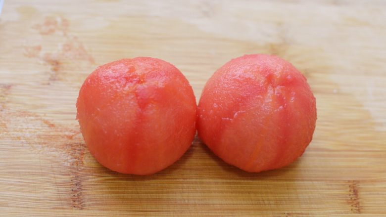 番茄炒蛋,很容易就去皮了。