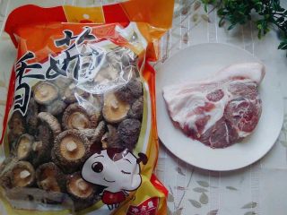 鲜肉香菇盏,
准备好香菇和猪上肉