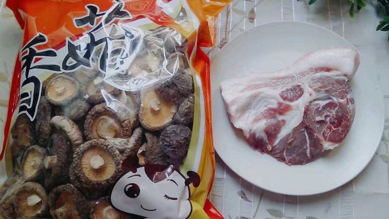 鲜肉香菇盏,
准备好香菇和猪上肉