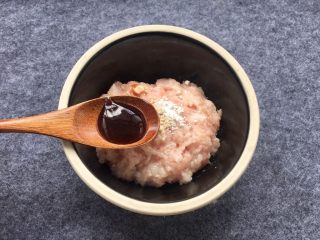 紫菜小馄炖,添加半勺蚝油，放蚝油可以代替味精。