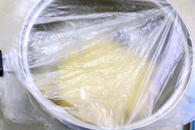 莲蓉蛋黄月饼 宝宝辅食，转化糖浆+枧水,转化糖浆和枧水马云家有售。