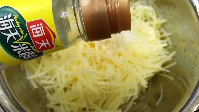 调动你的味蕾——红油土豆丝,加入适量白米醋