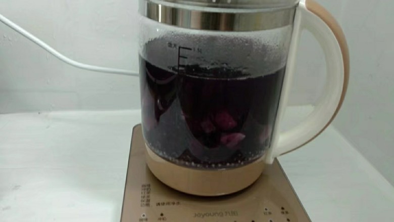 紫薯西米露,加盖焖10分钟即可。