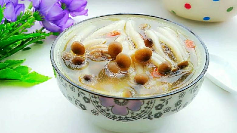 茶树菇鸽子汤,美美享受。