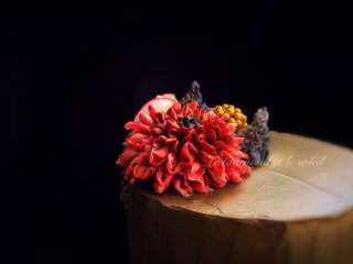 暗金色系裱花蛋糕,花瓣一定要折叠才漂亮。