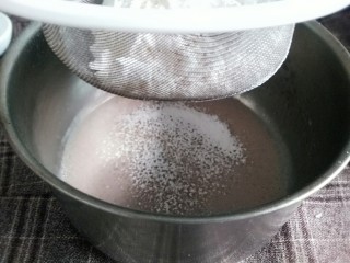 香甜松软蒸蛋糕,过筛加入低筋面粉