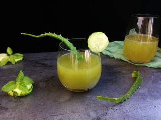 秋季健康饮～黄瓜雪梨汁,喝的时候如果觉得不甜可以一勺蜂蜜