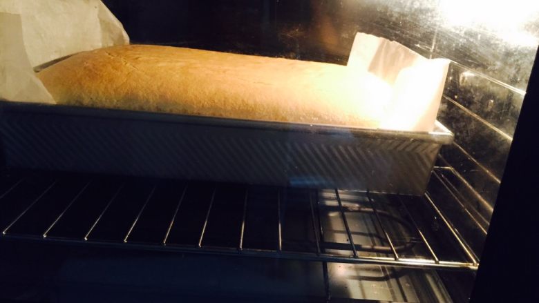 棉花蛋糕,放入预热好的烤箱中，150度烤60分钟左右