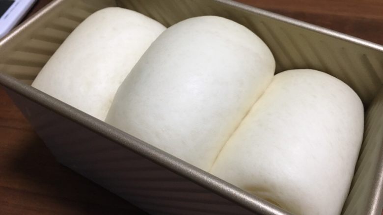 北海道吐司（70%冷藏中种）,烤箱放碗热水，二发至8-9分