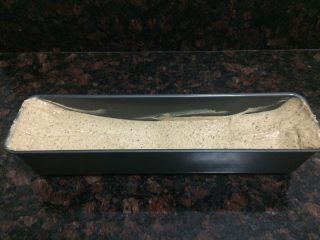 红枣泥磅蛋糕,用刮刀弄成一个弧型