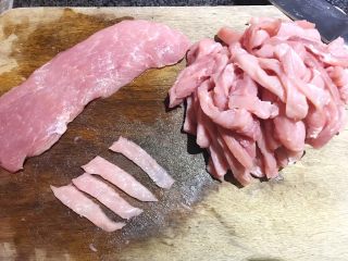 无肉不欢+麻辣猪肉条,猪柳切成食指大小，