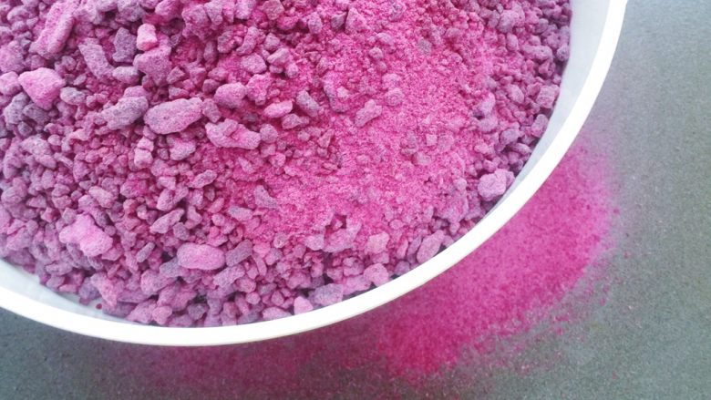 自制紫薯粉,中途倒出来进行过筛出粉末
