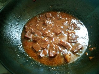 红烧牛肉炖土豆,只剩下牛肉。