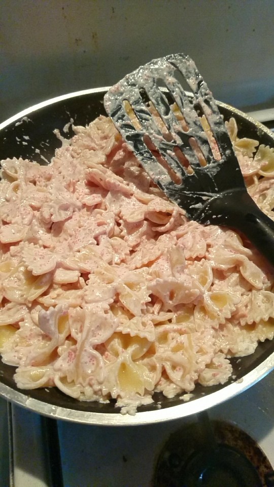 奶油鱼子酱意大利面,搅拌均匀就可以装盘了。