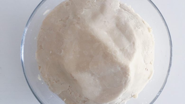 桃山皮板栗月饼,超好的白芸豆泥放入大碗中