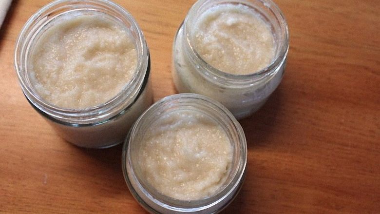 #咸味＃+塩麴製作,分装于消毒过的小瓶。还是闻的到怡人的米香。冷藏赏味期限约3-6个月左右为佳。