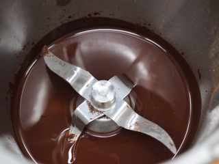 【美善品】低卡巧克力布朗尼,巧克力碎加热融化。3分钟，50度，速度1。
