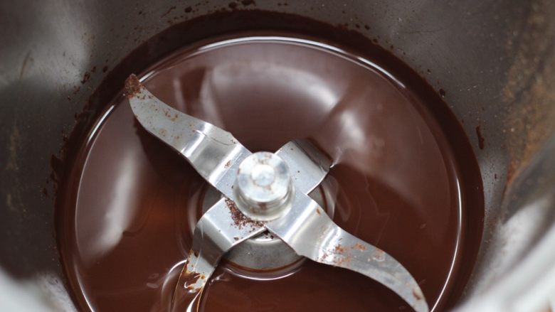 【美善品】低卡巧克力布朗尼,巧克力碎加热融化。3分钟，50度，速度1。
