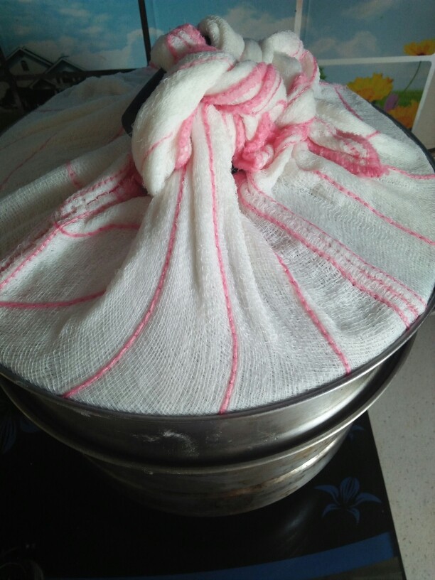 仿真馒头,把锅盖用六层纱布包裹，防止水滴滴落！