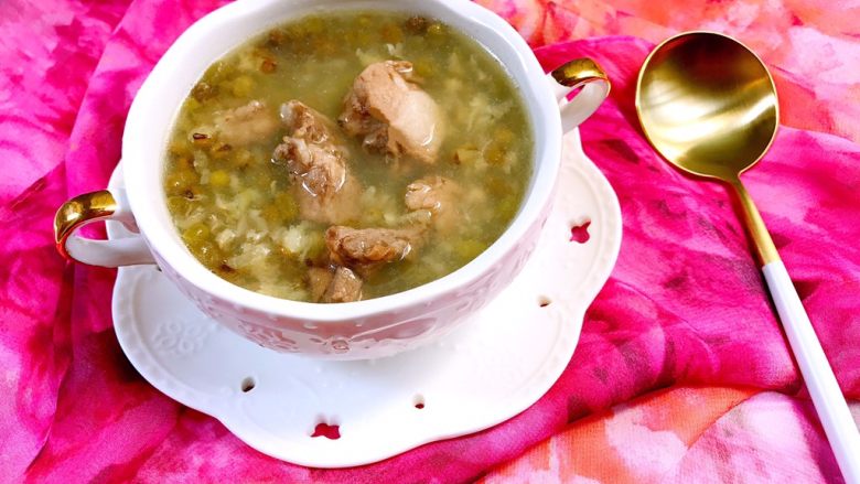 清热解毒的绿豆排骨汤,一碗解暑又清热解毒的绿豆汤就完成啦