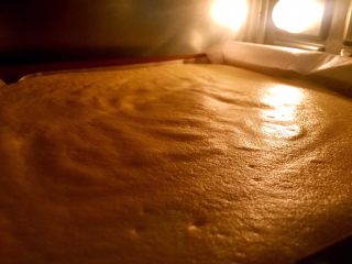 瑞士卷,烤箱150度预热10分钟，放入烤盘烤150度40分钟