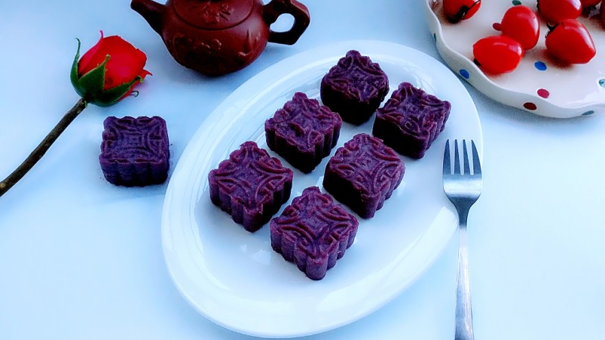 #尝过百味方叫人生##甜味#蔓越莓紫薯月饼