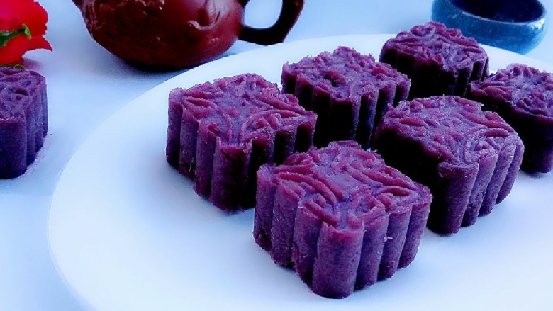 #尝过百味方叫人生##甜味#蔓越莓紫薯月饼,美美哒。